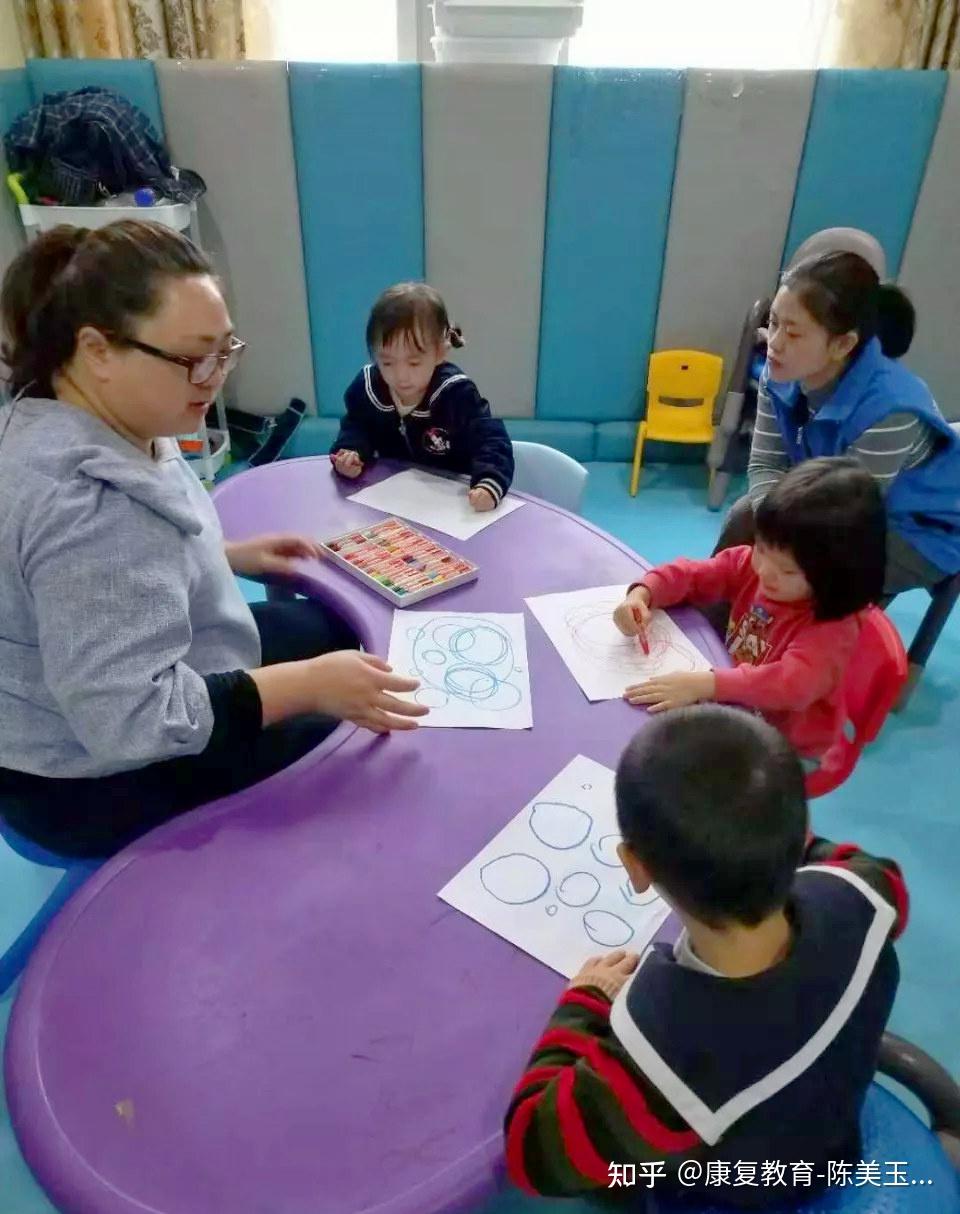 康复小孩自闭症(自闭症儿童康复训练能有改善吗?)