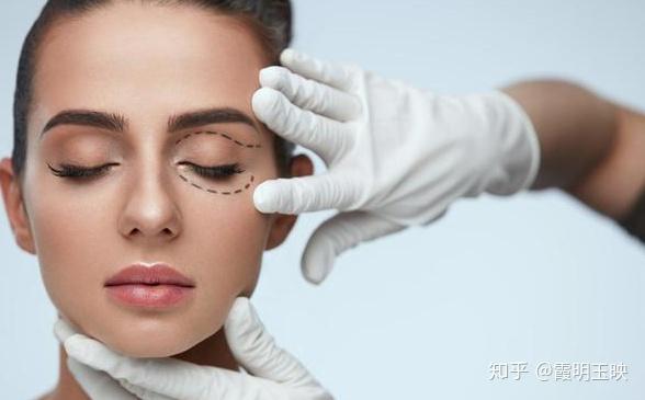 怎么快速去眼睛淤血 v2-a3b906830f2b66c600cf58d1d1c8c353_r.jpg