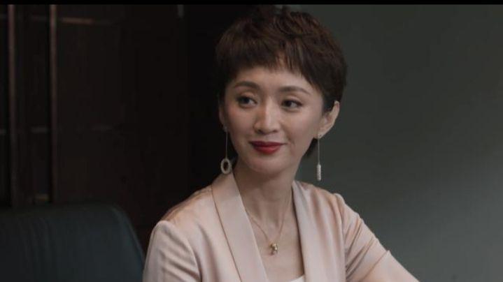 而且身边的女性不多,玛利亚,苏筱,秘书,吴红玫.