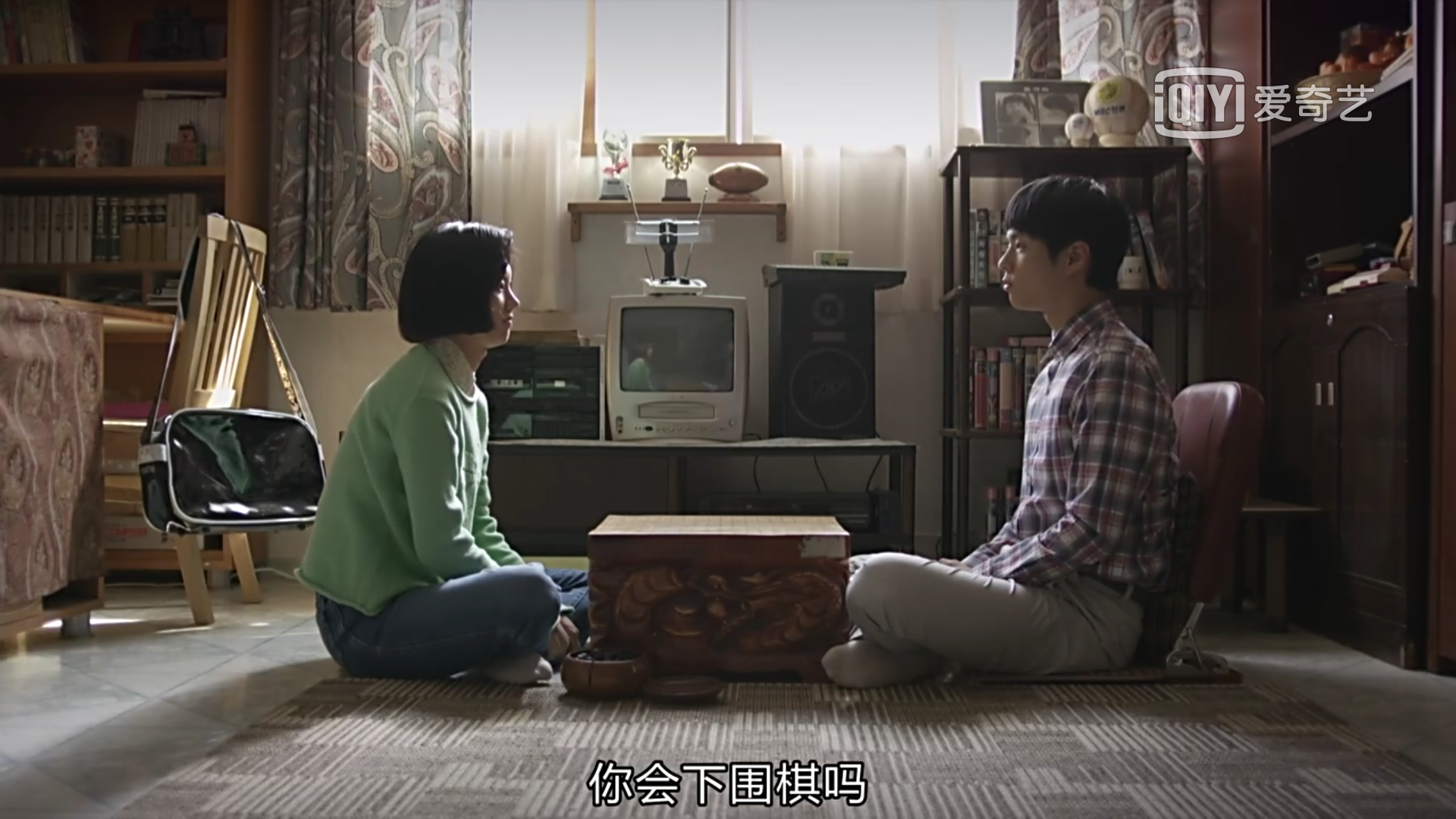 德善和阿泽下棋阿泽问德善:你会下围棋吗德善点了点头然后