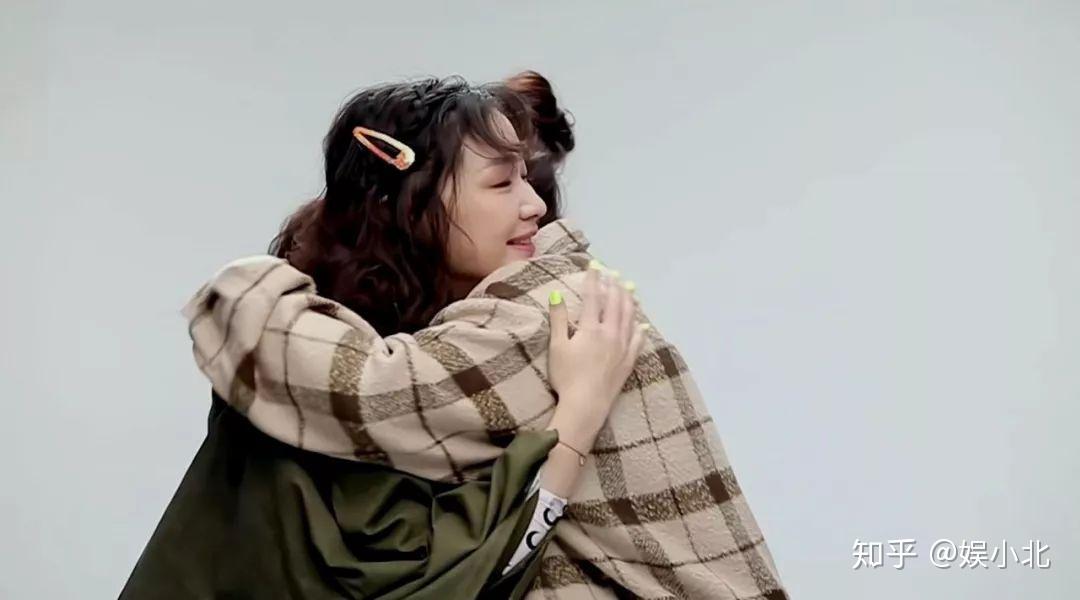 金靖上春晚一夜走红了但谁记得她临时被换掉的搭档刘胜瑛