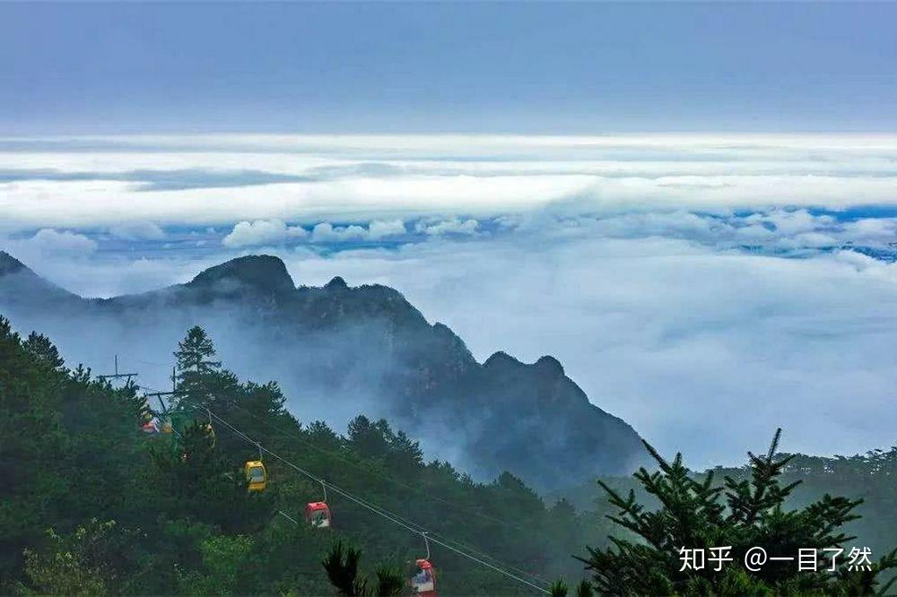 東林寺旁晨聽鍾,牯嶺樓上夜憑欄.小天池岸宿白鶴,白鹿書院讀聖賢.