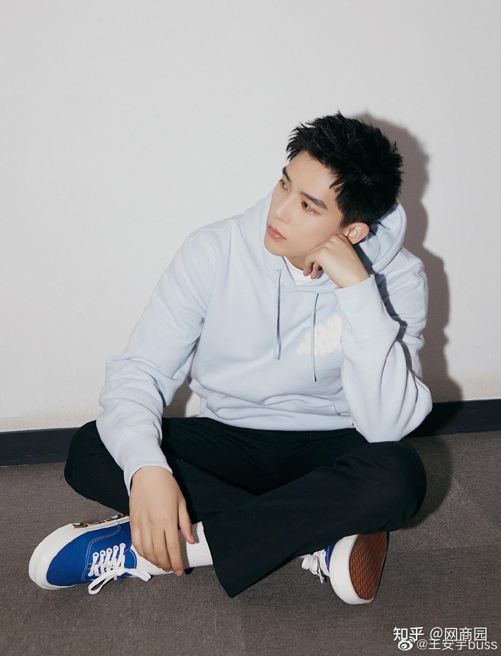 王安宇新晋的流量小生喜欢你寸头时痞痞的样子很帅