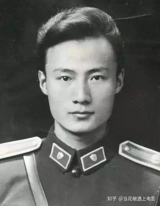 52岁硬汉胡军:家庭显赫,父母都是艺术家,今婚姻美满儿女双全 - 知乎