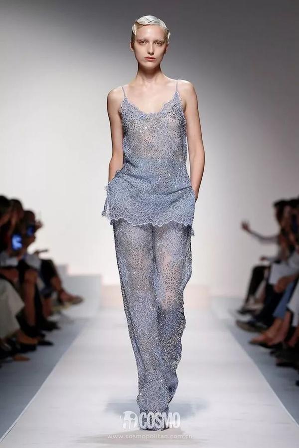 T型台 什么样的女人会穿ermanno Scervino Amal Clooney那样的 知乎 T型台 什么样的女人会穿ermanno Scervino Amal Clooney那样的 知乎