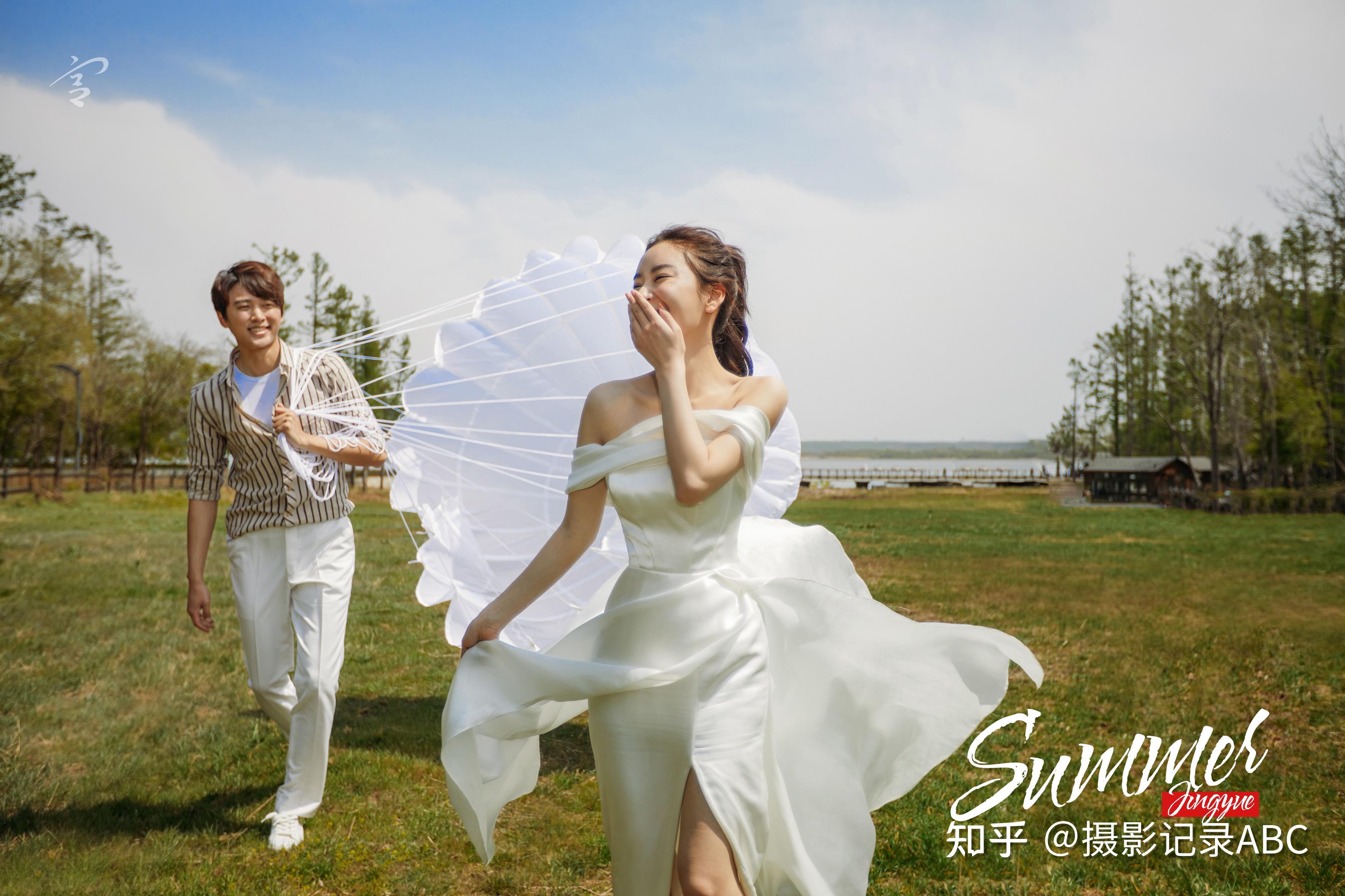 但是这组小清新风格的户外婚纱照森系的婚纱照流行久了,也许你会看腻