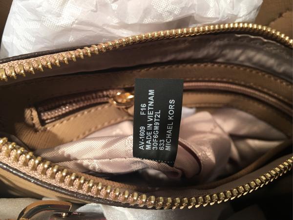 还有部分图片,最后一张圈起来的感觉是边角线条的胶,内衬可以掏出来