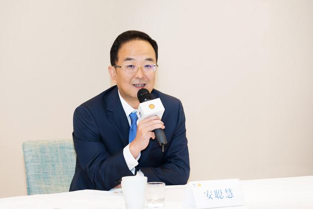 访吉利总裁安聪慧争取全球汽车企业前十强
