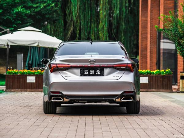 丰田亚洲龙亮相2020春季云车展外观时尚大气轴距2870mm