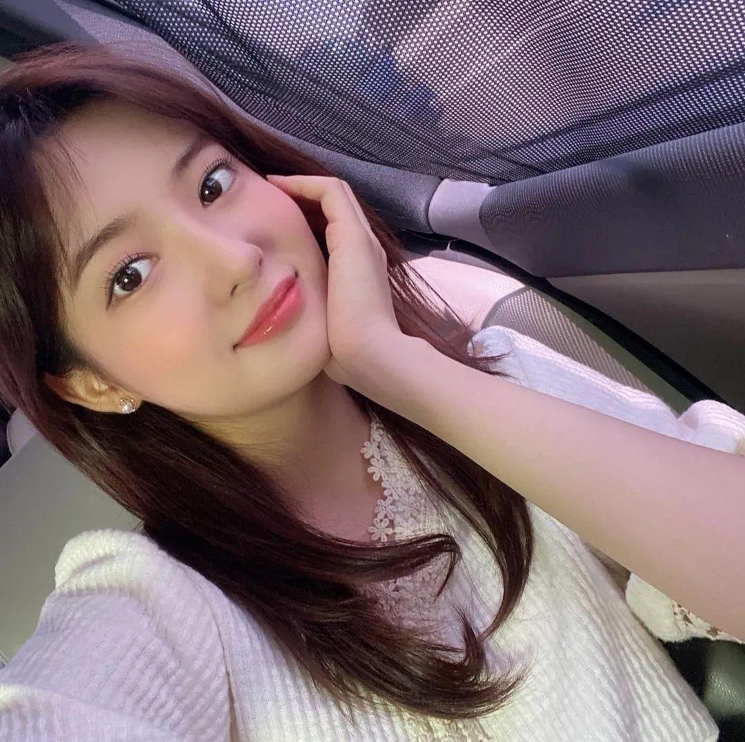 21岁韩国"小宋慧乔"美上热搜,《顶楼》年度意难平!