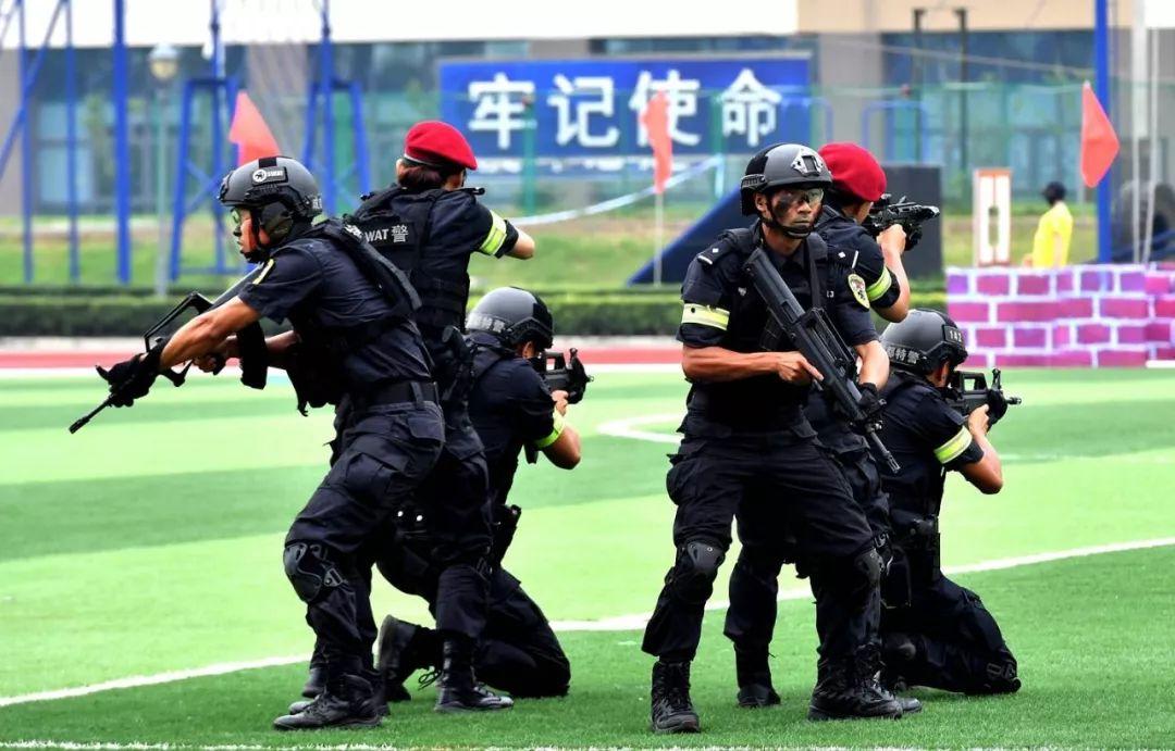 燃爆成都特巡警开展最高规格最大规模实战演练