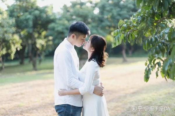 情侣照应该怎么拍才好看?这些姿势太甜了! - 知乎