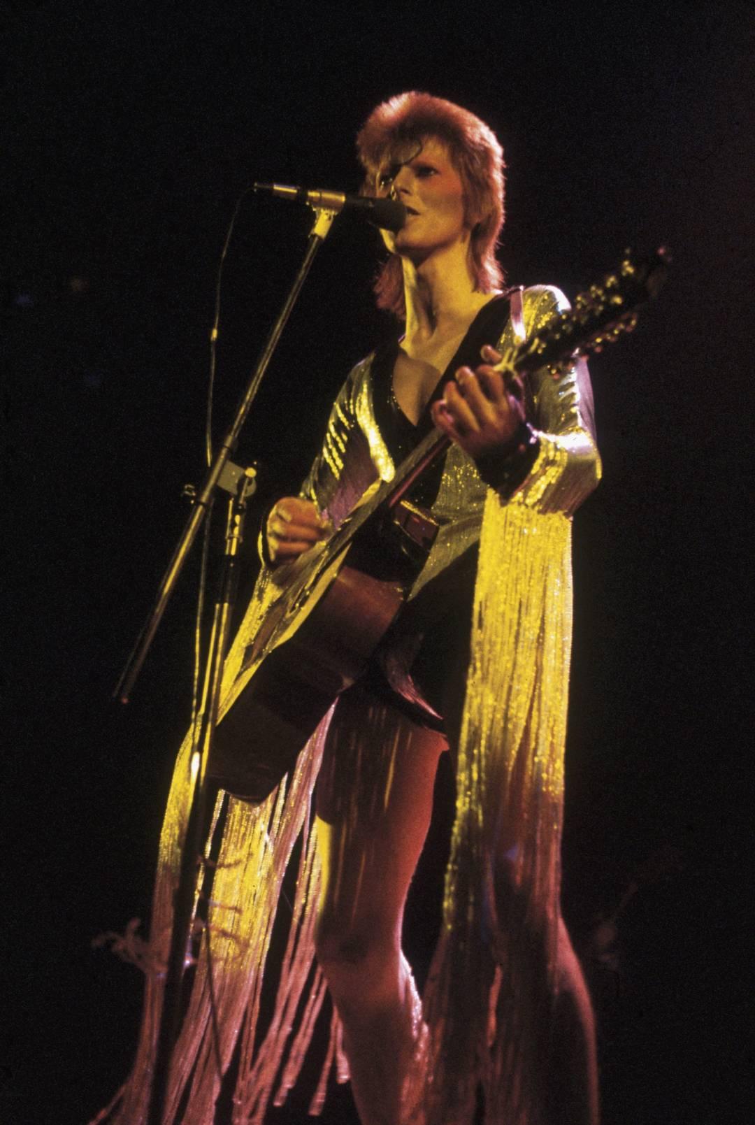 1973 年 7 月 3 日伦敦哈默史密斯剧场 ziggy stardust 巡演 | via de