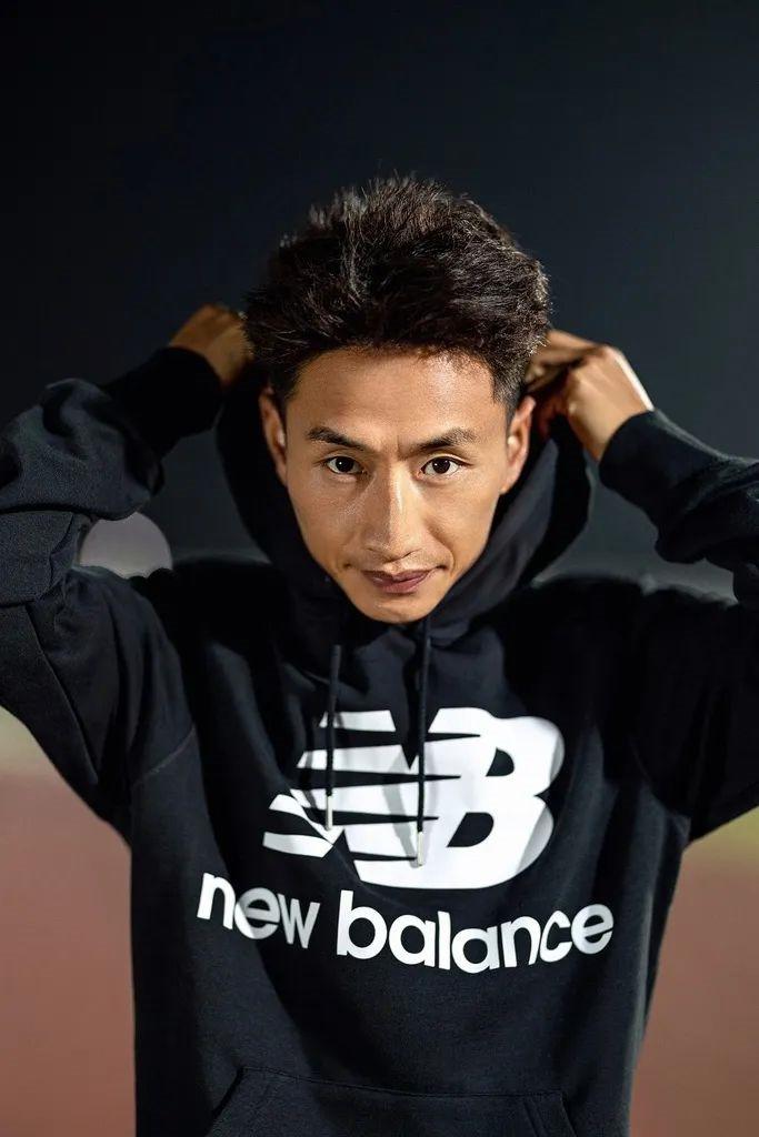 签约马拉松运动员贾俄仁加newbalance发力专业跑步的节奏感