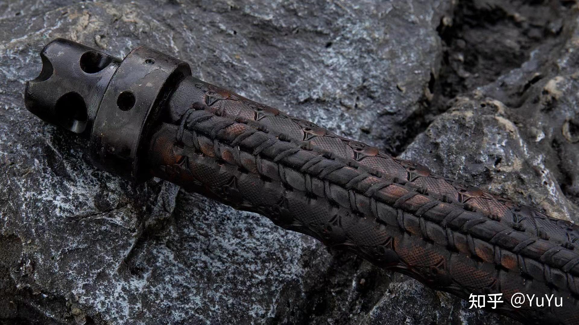 个性到爆炸的手工打造战锤,强悍至极,这不仅是绝佳的冷兵器艺术也是