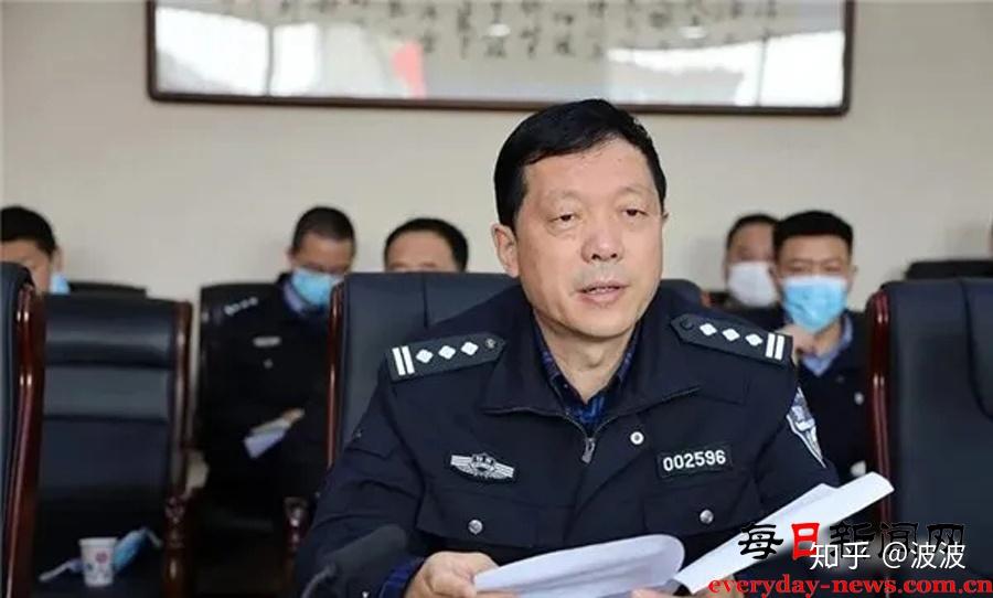 陕西咸阳交警支队副支队长李朝阳一行在渭城大队督导检查工作