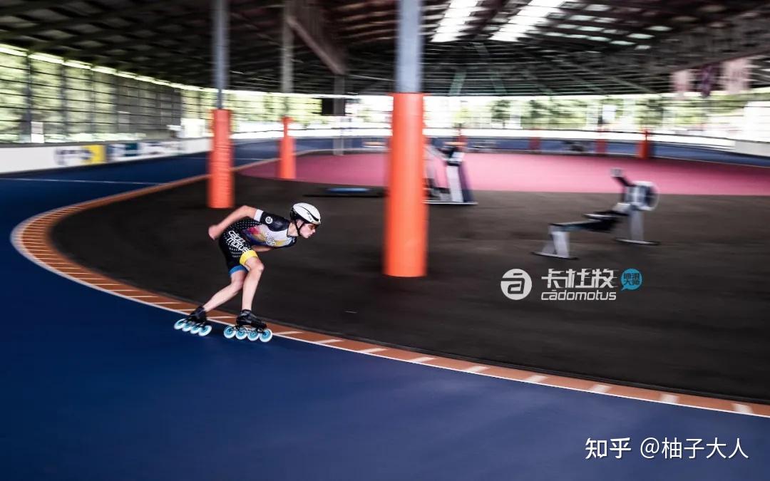 少儿轮滑培训：让快乐在旋转中绽放