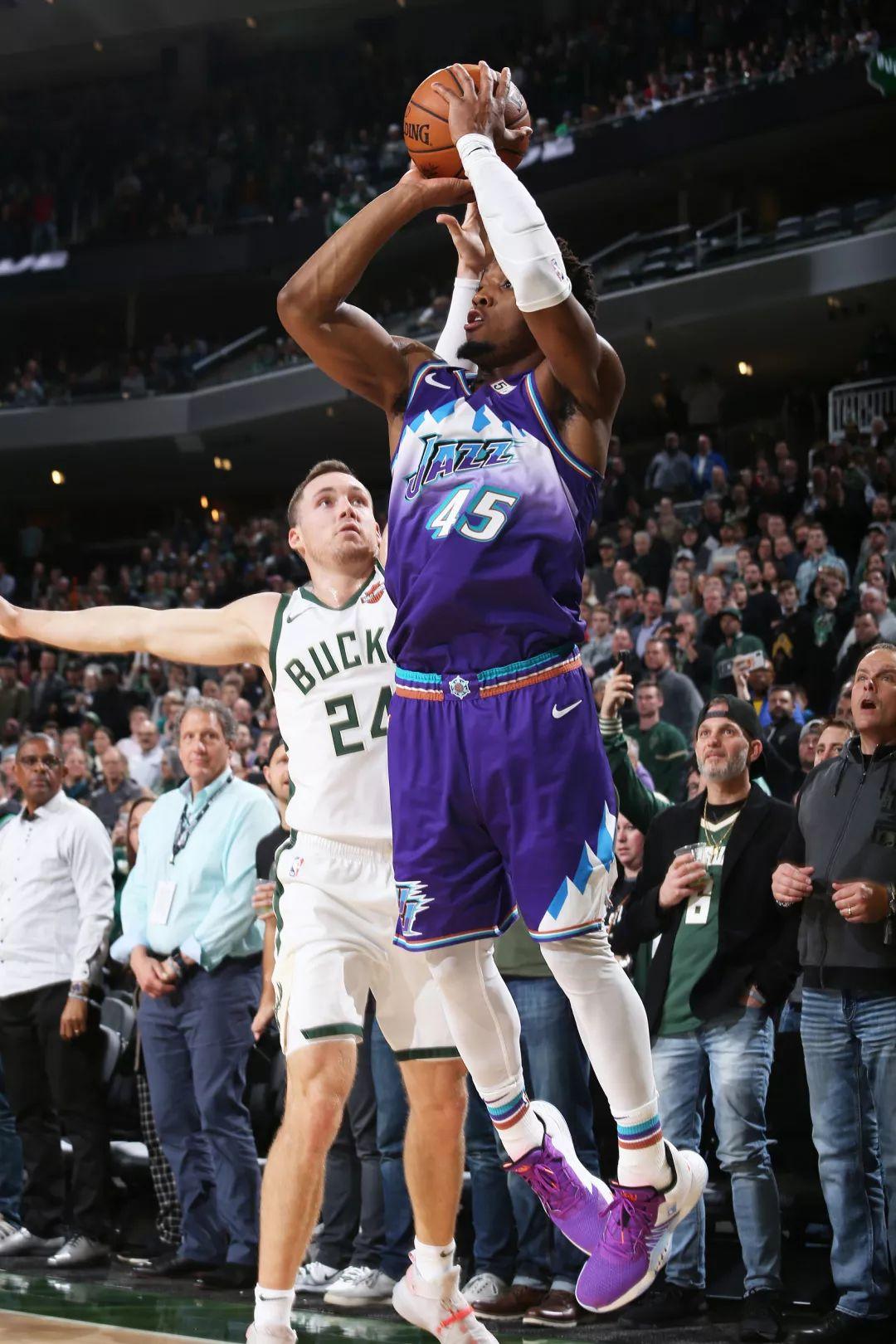 n issue #1iman shumpertair jordan 4thon makernike kobe 9 low