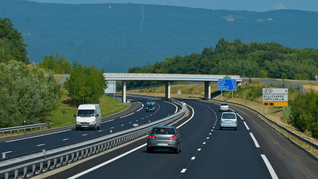 漲知識:老司機告訴你8招高速公路行車技巧,非常實用!