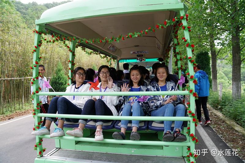 豫西大峡谷全国双胞胎漂流节 百对双胞胎游客眼花缭乱分不清