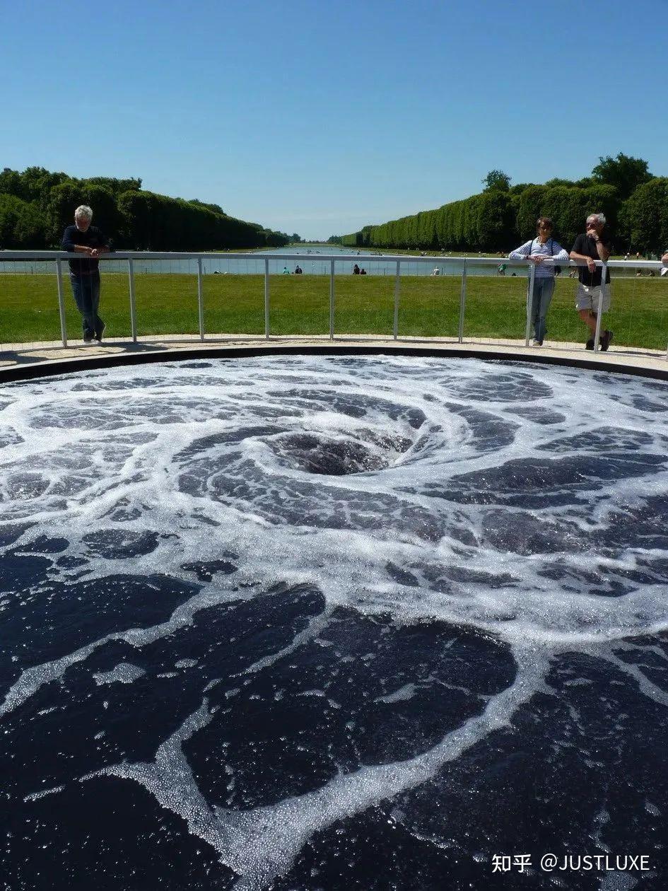 anishkapoor在深圳给你造个关于虚无的世界