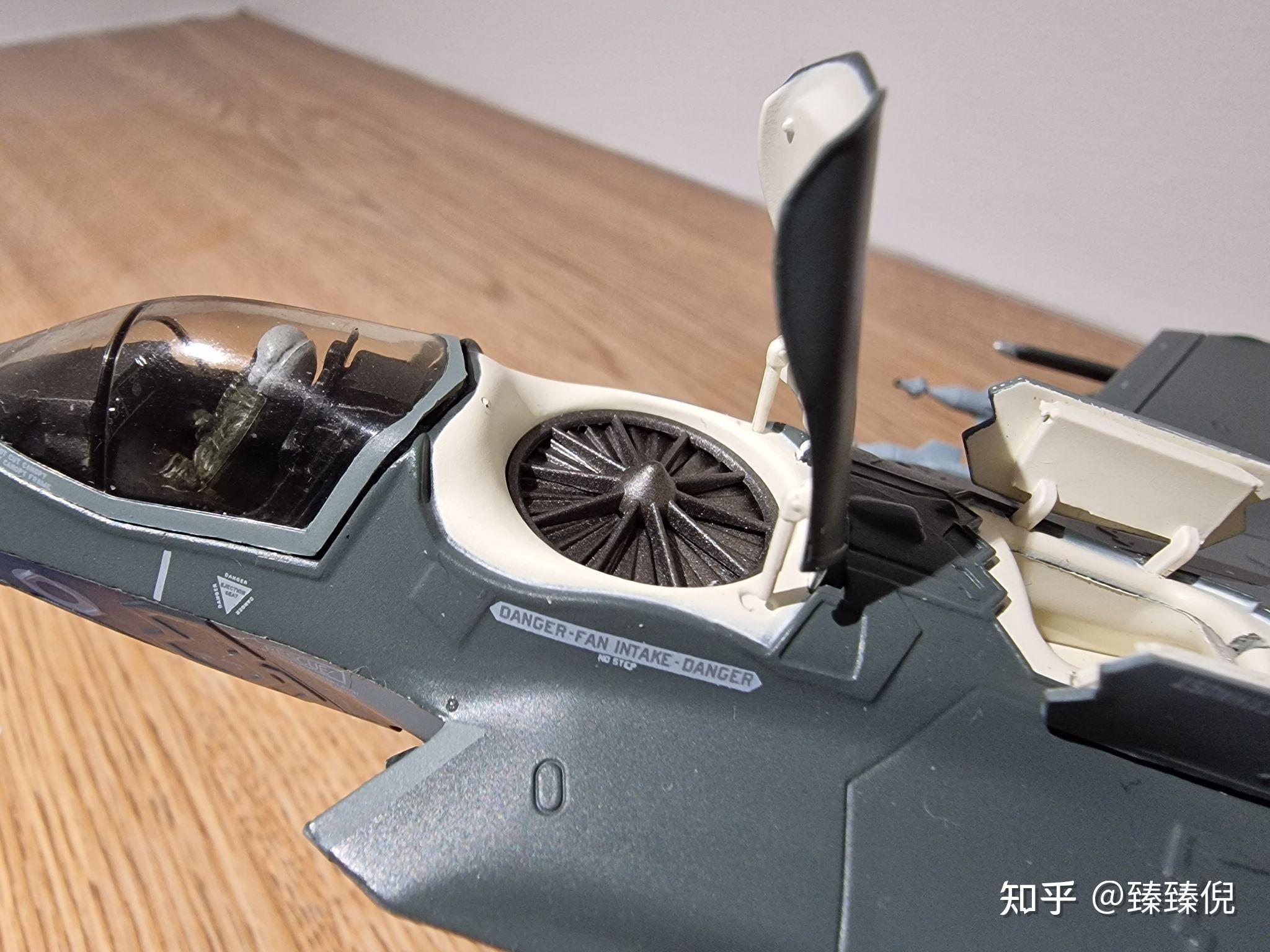 f-35b升力风扇进气口巨大的轴承和风扇,配合排气口的5对数控叶片,同时