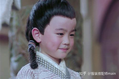 《大唐荣耀》里,他饰演的小可汗"移地建"简直是要萌化了.