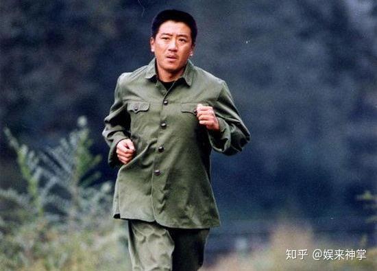 戏红人不红的丁勇岱:娶初恋为妻零绯闻,因演白宝山太像险些挨枪