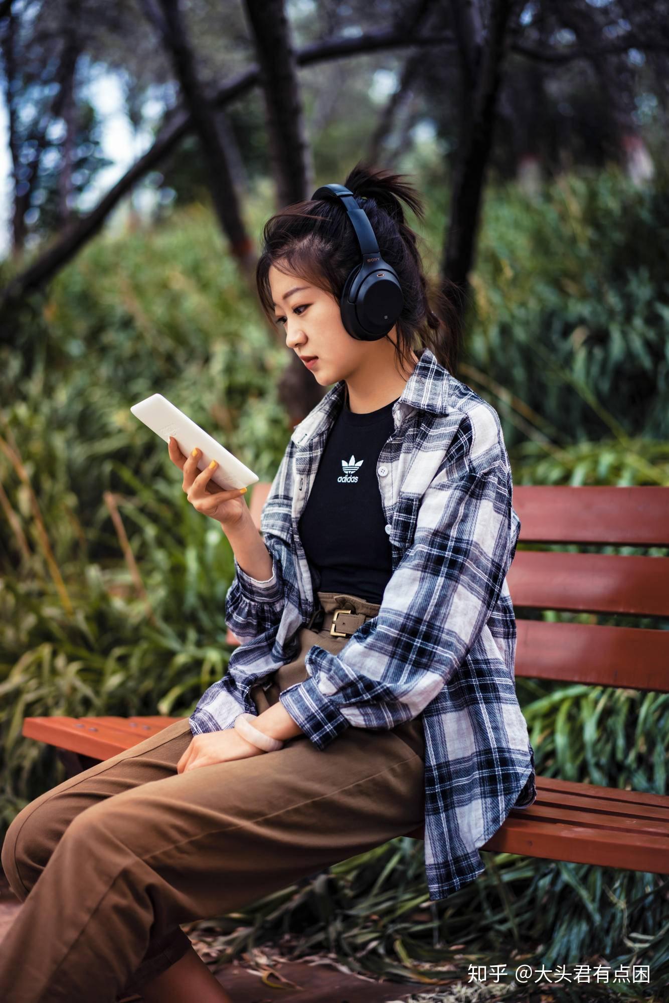 的小灵通,功能机,半智能机,到现在的智能机,手机的功能越来越多:拍照