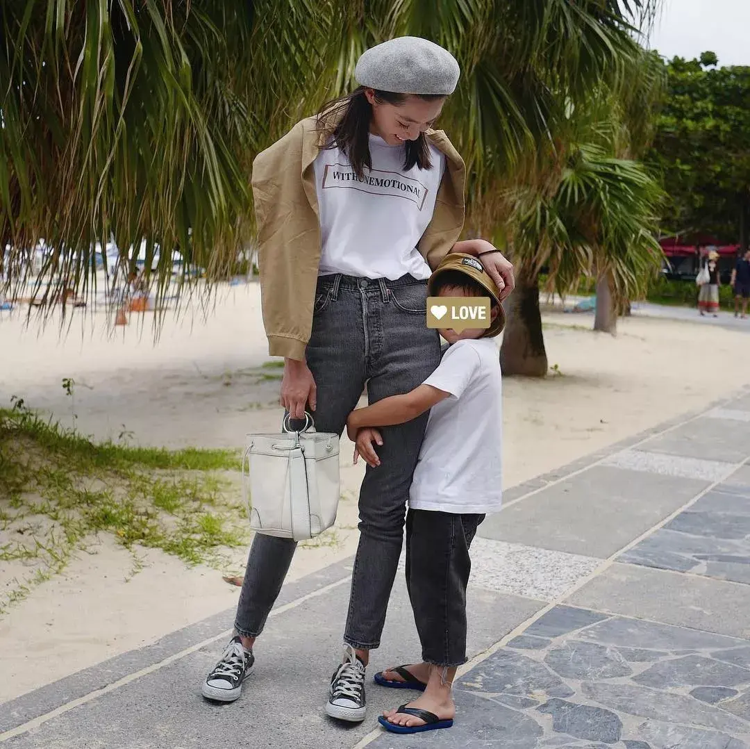 日本这位潮妈太会穿将白t搭出新花样减龄还不重样超喜欢啊啊啊啊啊