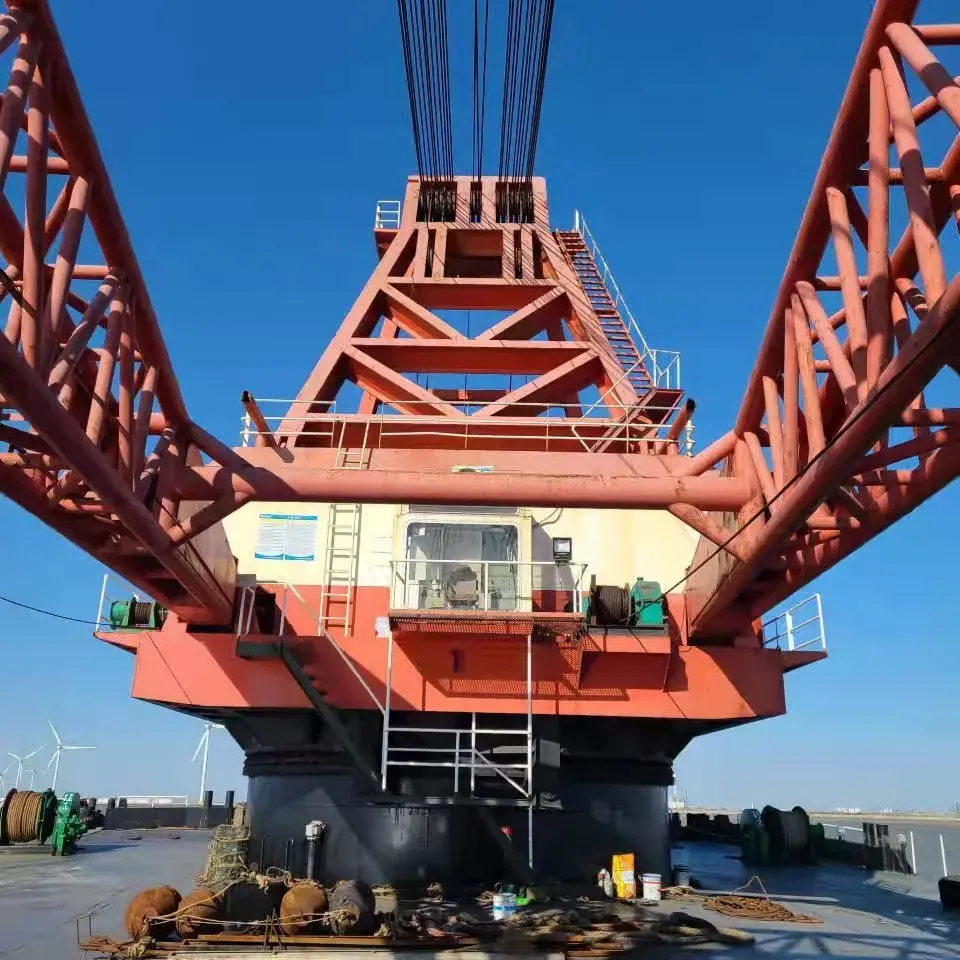 船舶竞拍公告中源2400吨全回转浮吊