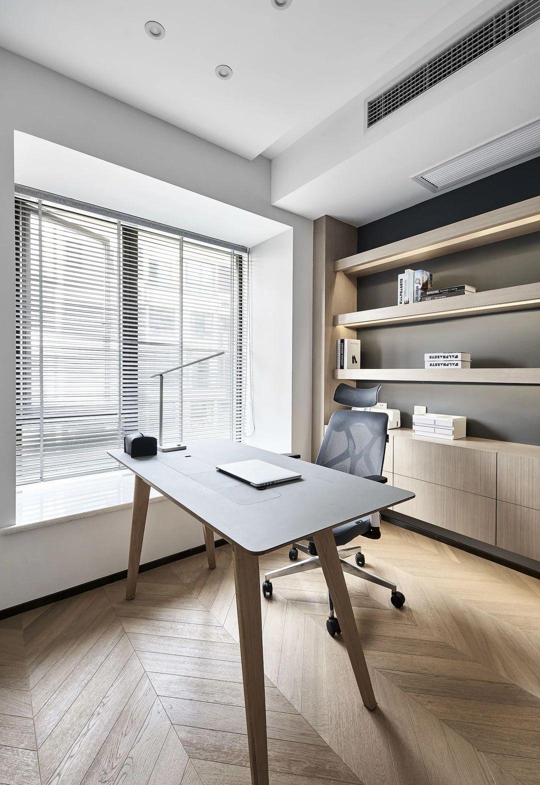 有独立空房,直接设计成独立书房,安静,不受外界打扰.