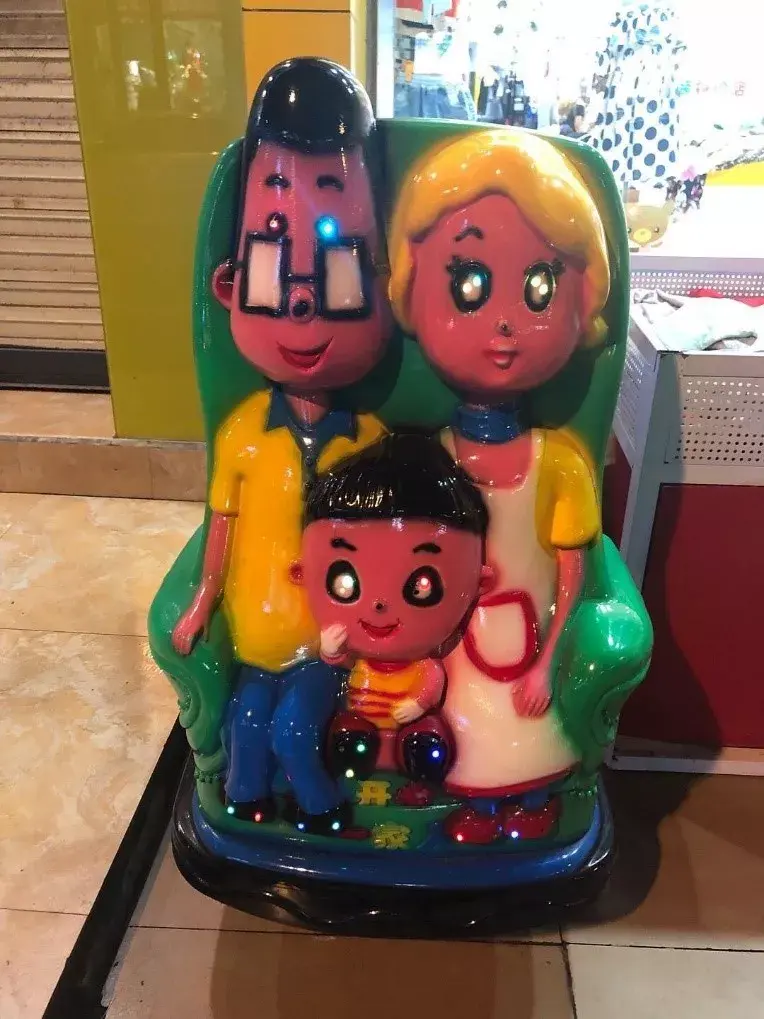 被煮过的大头儿子小头爸爸一家像中了毒,眼睛还闪烁着幽蓝的光