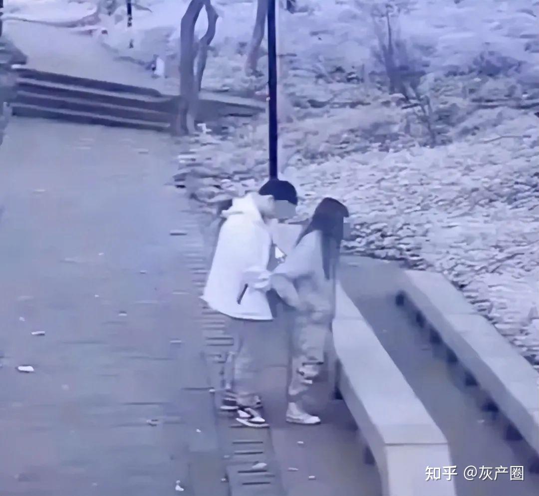 公园情侣不雅视频,江苏虞山,多人被惩戒,铁饭碗没了!后续来了