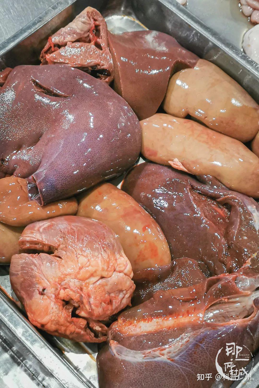 的猪内脏,包括猪肝,猪肠,猪肺,猪心,猪肚,猪腰等,也被形容成"猪杂碎"