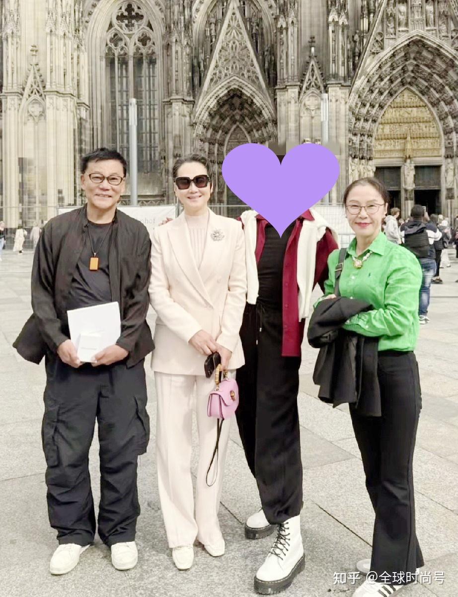李国庆德国度蜜月,三婚张丹红七天换六装挺勤,红指甲绿衬衫抢镜 - 知乎