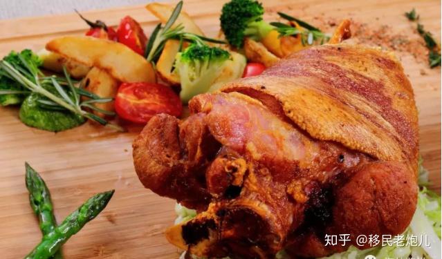 3,香肠德国香肠的种类多样举世皆知,主要原料从猪肉,牛肉到蔬菜或动物