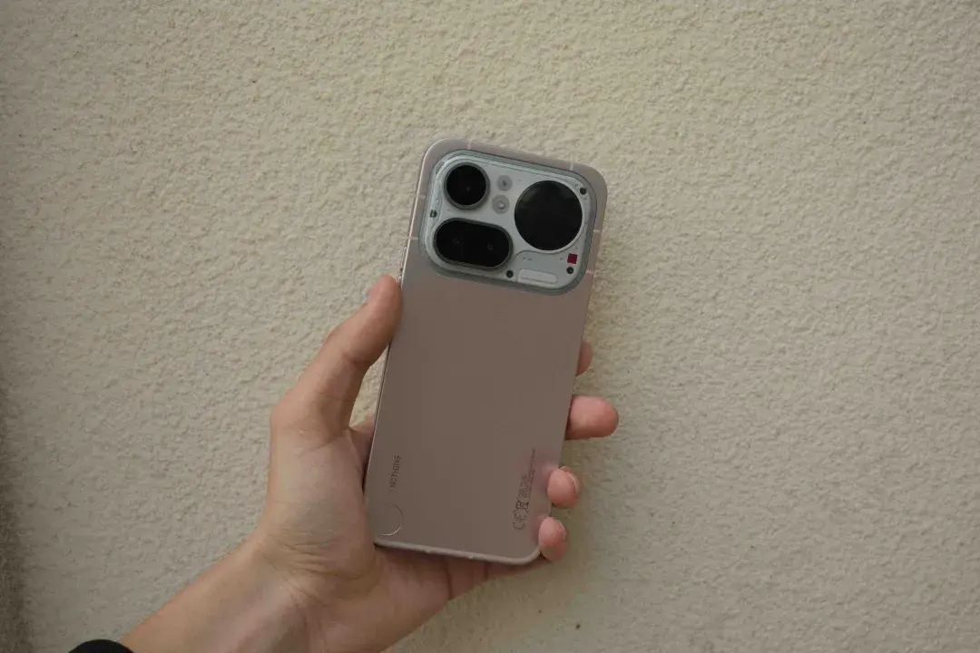 那个靠「玩灯」出圈的手机品牌,现在想用 AI 让你自己在手机上造 App