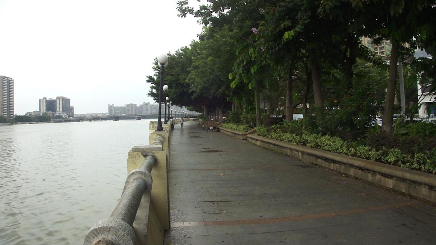 广州番禺洛溪沿江大道环境优美打工者休息的好地方