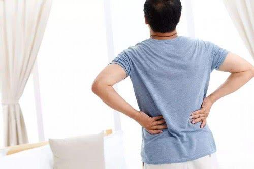 小心腰背痛可能是得了强直性脊柱炎