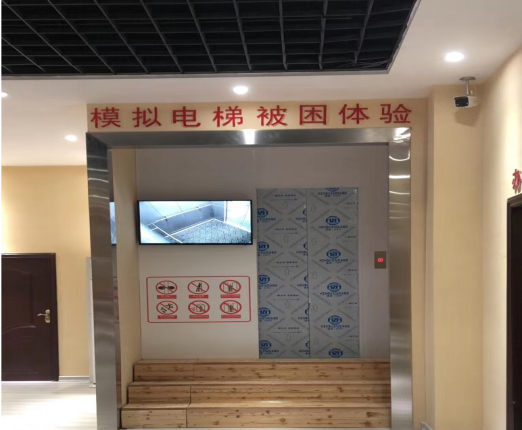 5)电梯内配有:真实楼层数码显示屏(可滚动显示楼层),真实电梯按钮面板