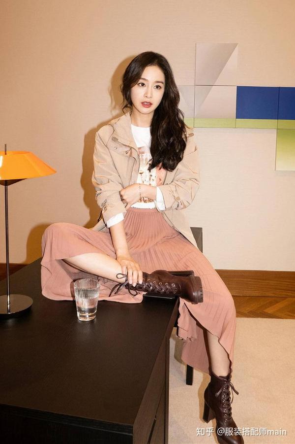 40岁金泰熙仍是万人迷,简单搭配气质绝佳,这容貌说25岁都不过分