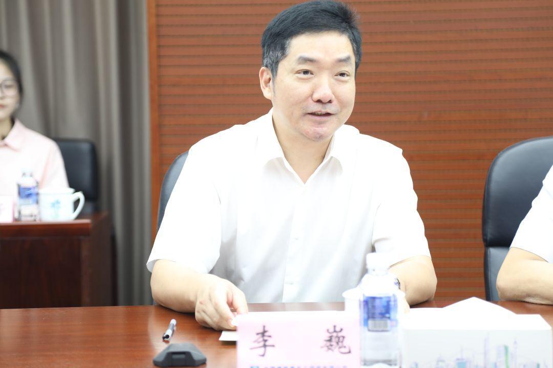 仪式上,刘冬对李巍一行表示热烈欢迎,对广东省建筑设计研究院给予五局