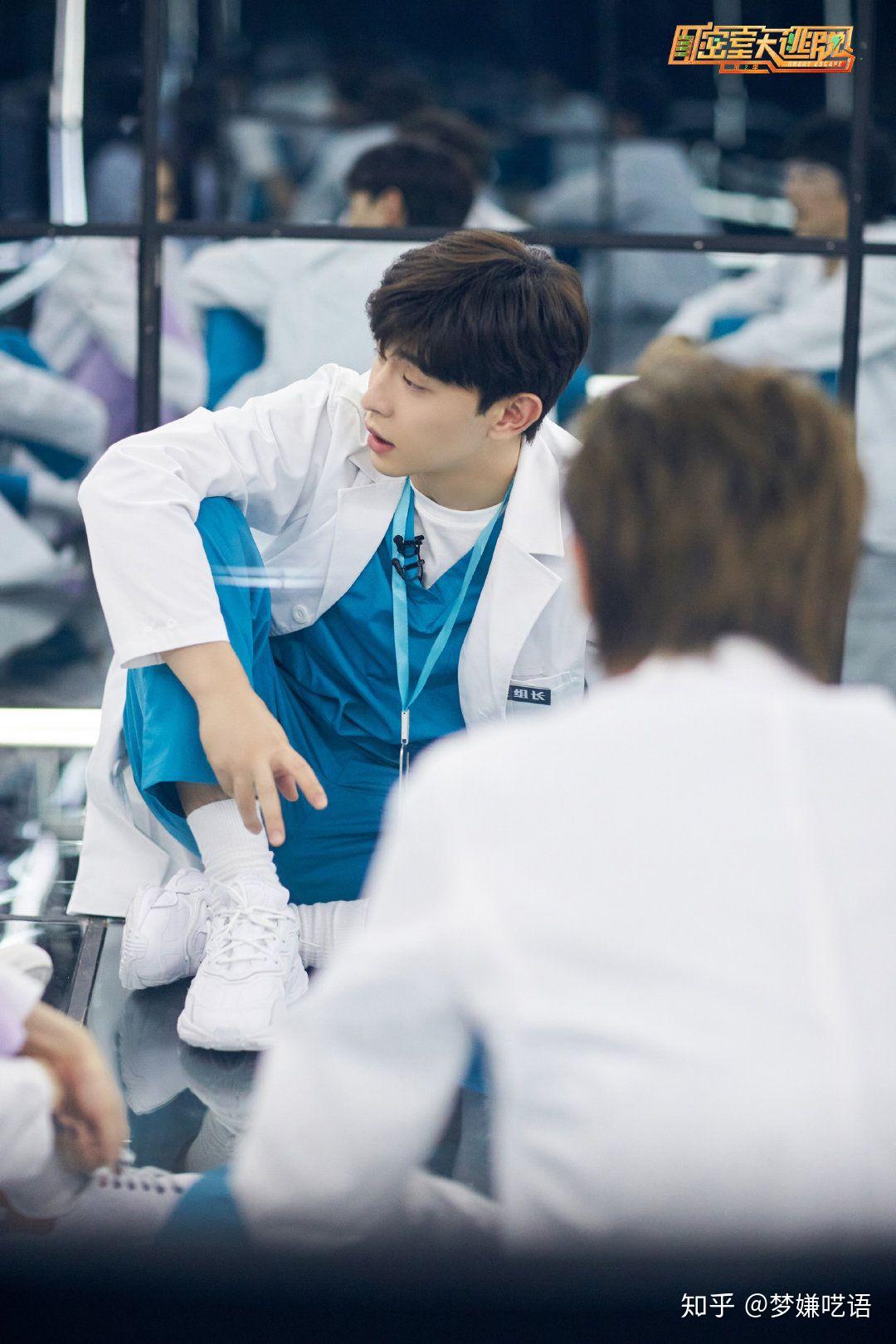 关于邓伦你喜欢追他的剧呢还是喜欢他的综艺呢