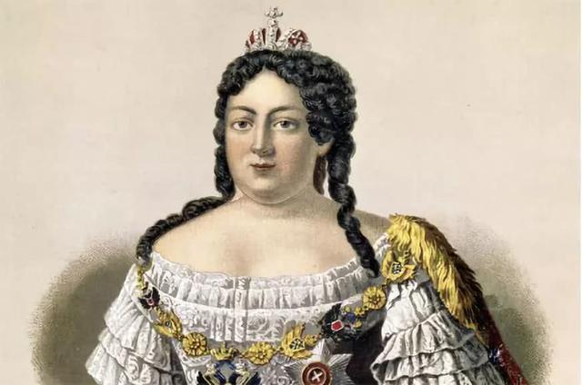 安娜·伊万诺夫娜女沙皇是白令新的支持者1737年秋,探险队再一次横跨