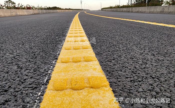 你知道“震颤式按摩”减速带吗?来看公路减速带的种类 - 知乎
