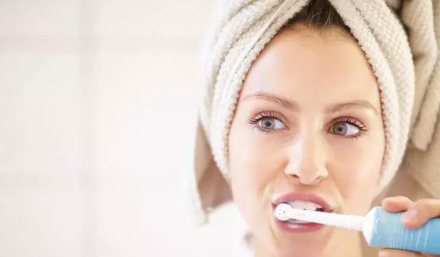 为什么塞牙缝里的东西特别特别臭?