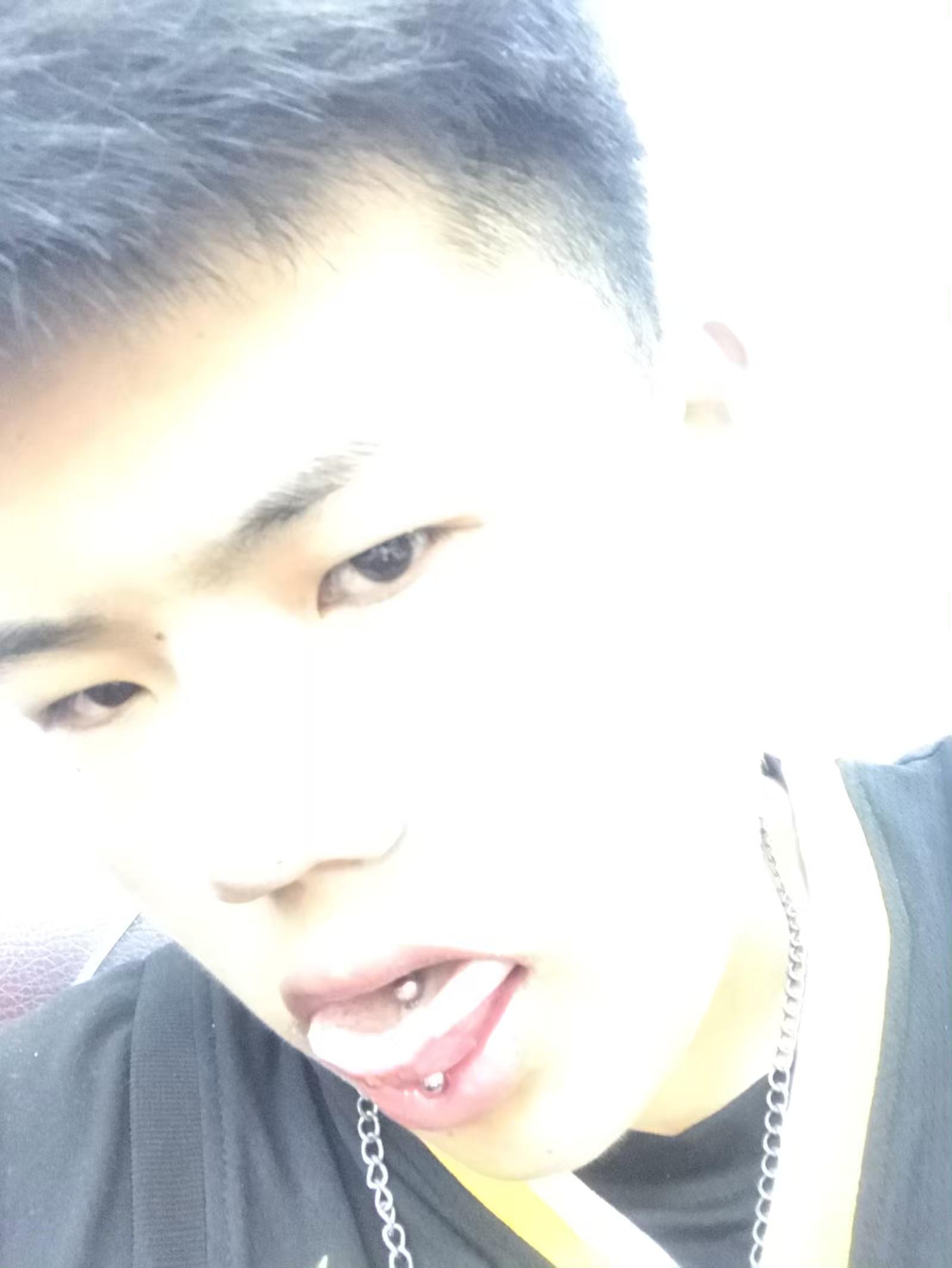 但是我打的比较靠前,感觉吞咽东西的时候有点困难,舌钉这个东西未成年