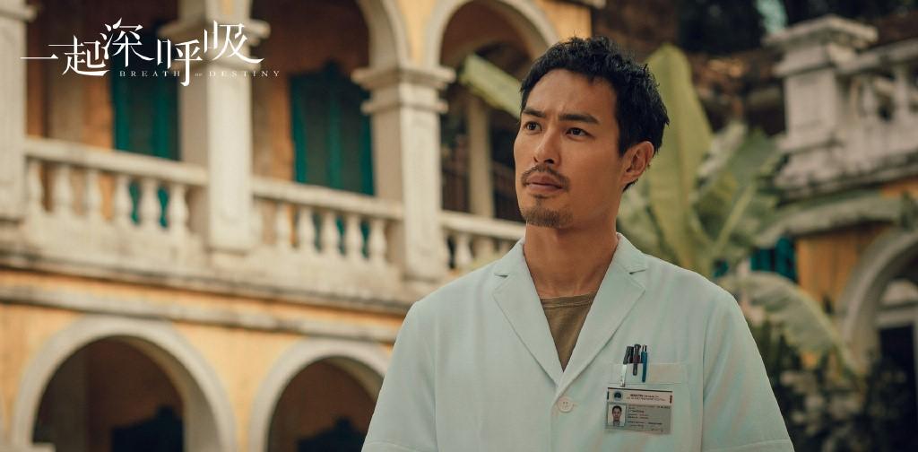 还有我们的老朋友,貌美如花的朱珠和之前出演电视剧《都挺好》中的小