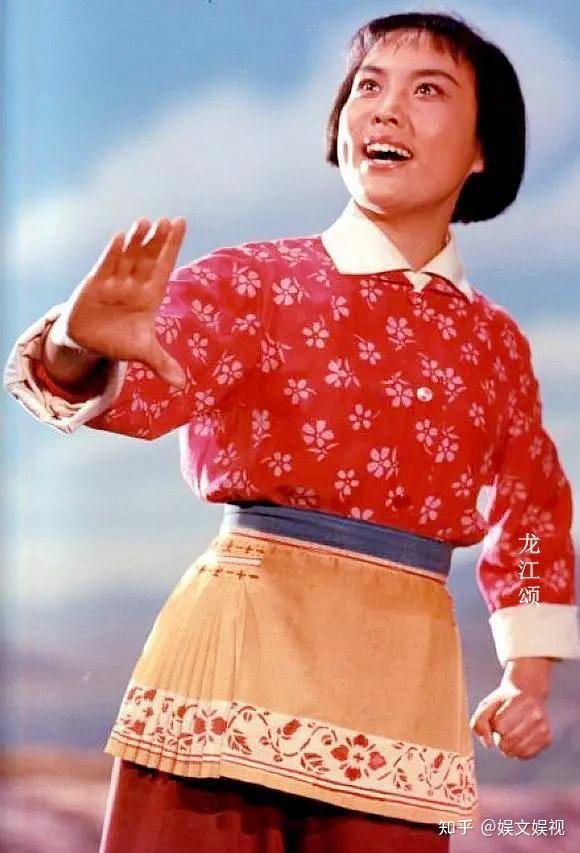 75岁阿莲李元华晒新教唱视频面色红润气质优雅嗓音圆润